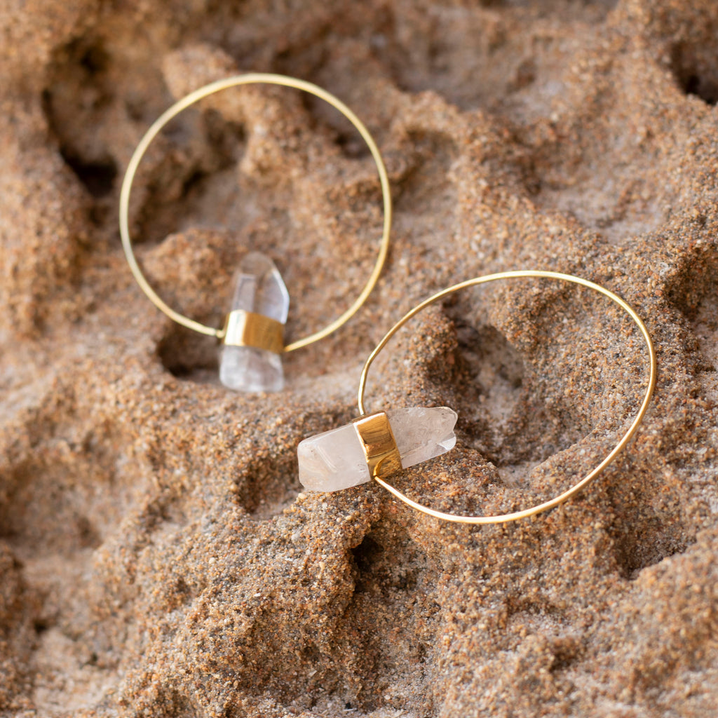 pendientes aro cuarzo fondo roca