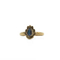 Anillo Shashi labradorita fondo blanco