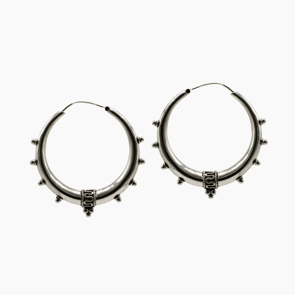 pendientes de aro plata Shakti fondo blanco