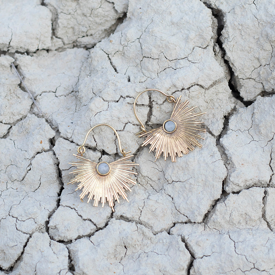 Aros sun dorado piedra lunar