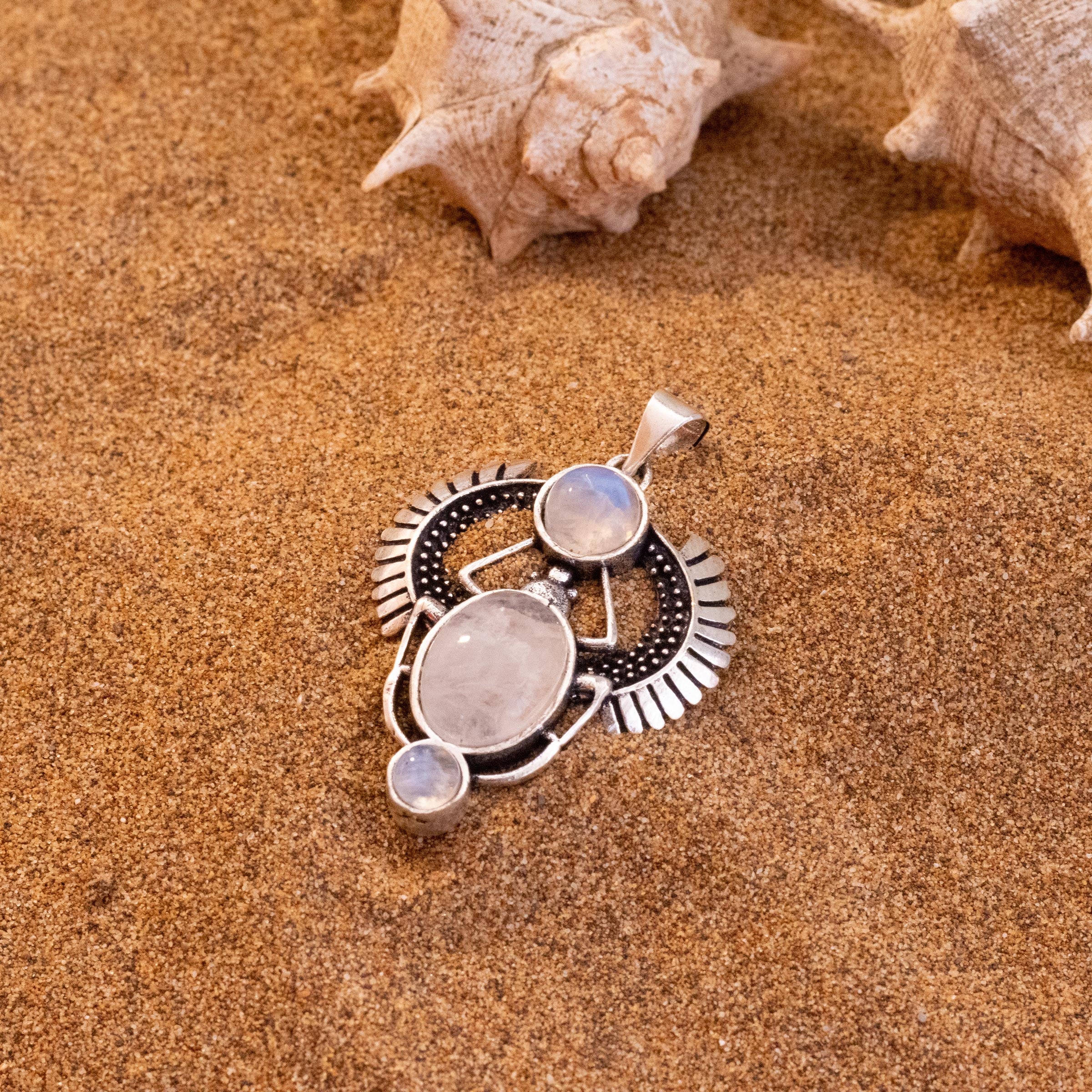 Collar kephri plata y piedra lunar