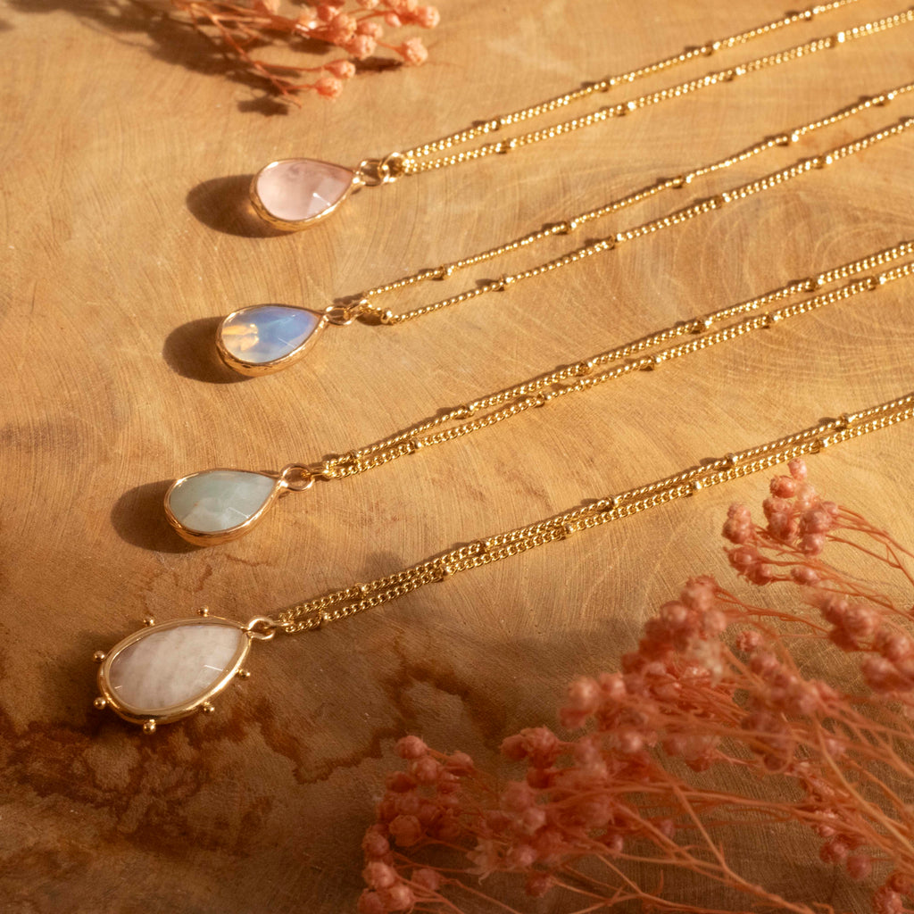 collares con piedras naturales