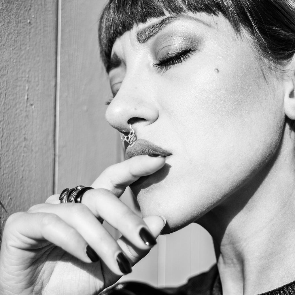 Loto septum piercing