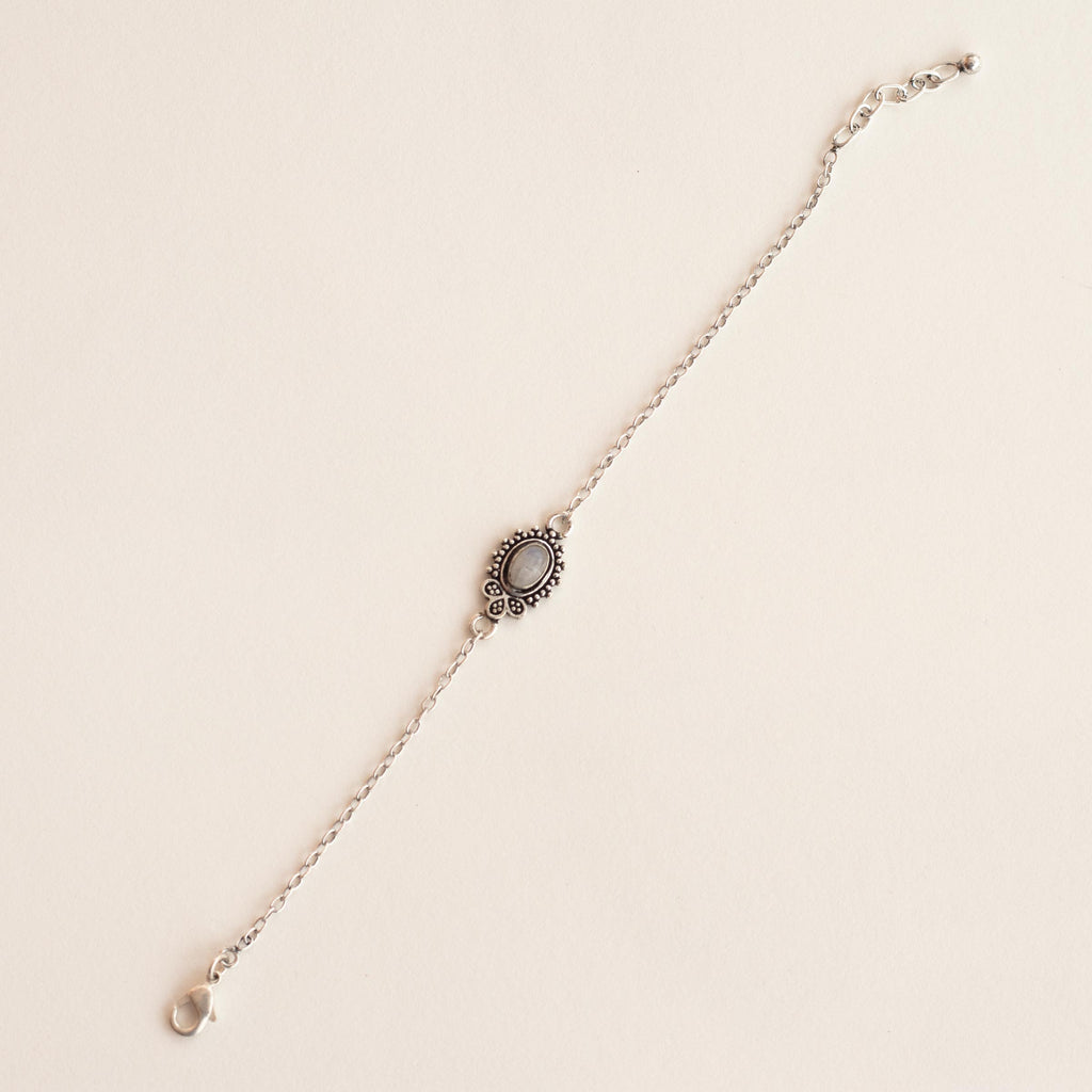 Pulsera plata Naira fondo blanco