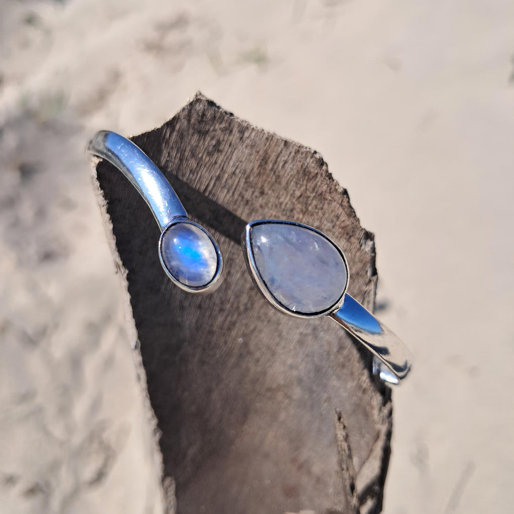 brazalete piedra luna keira fondo arena