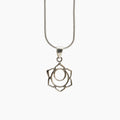 Charm Chakra Svadhisthana Plata de ley fondo blanco