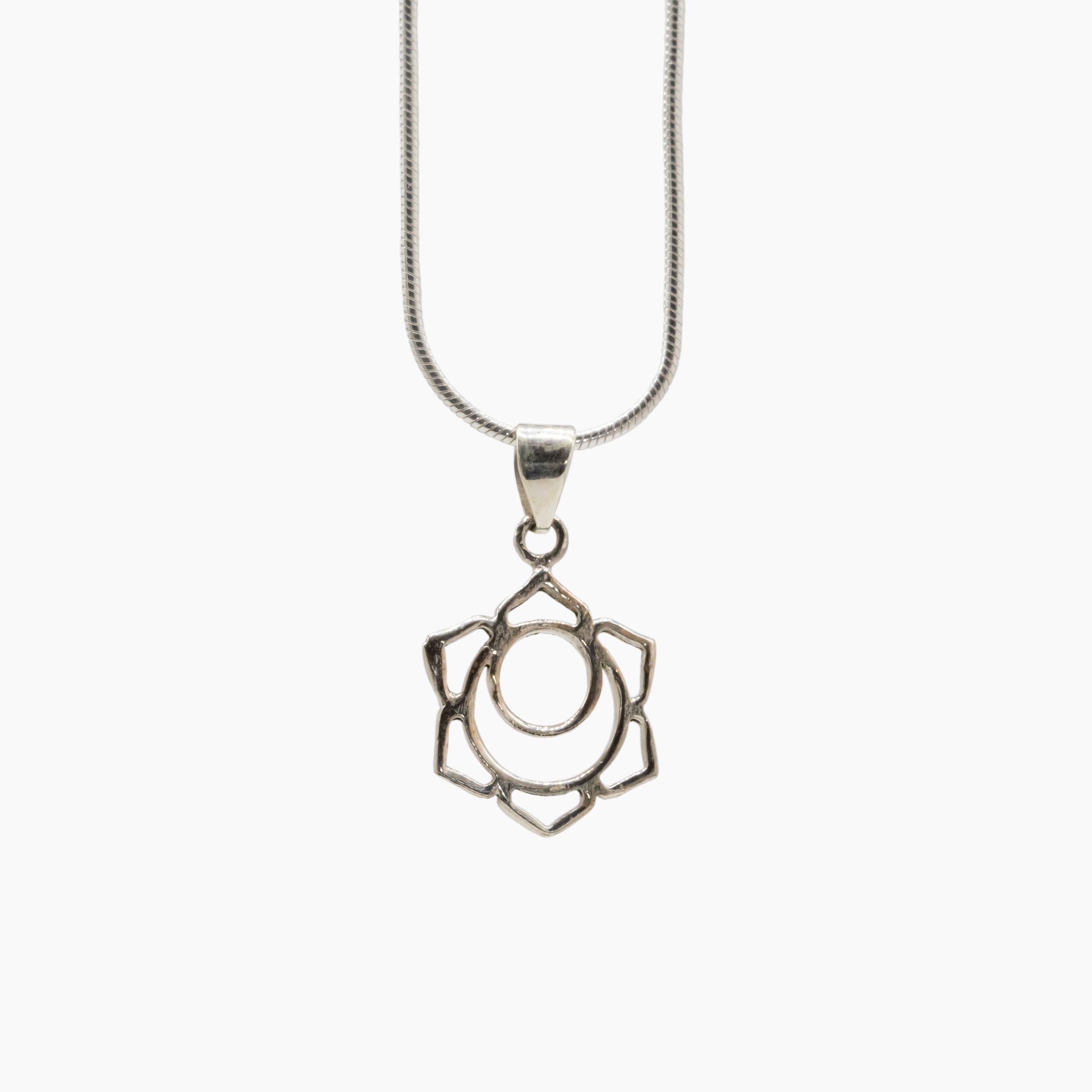 Charm Chakra Svadhisthana Plata de ley fondo blanco