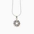 chakra anahata charm fondo blanco
