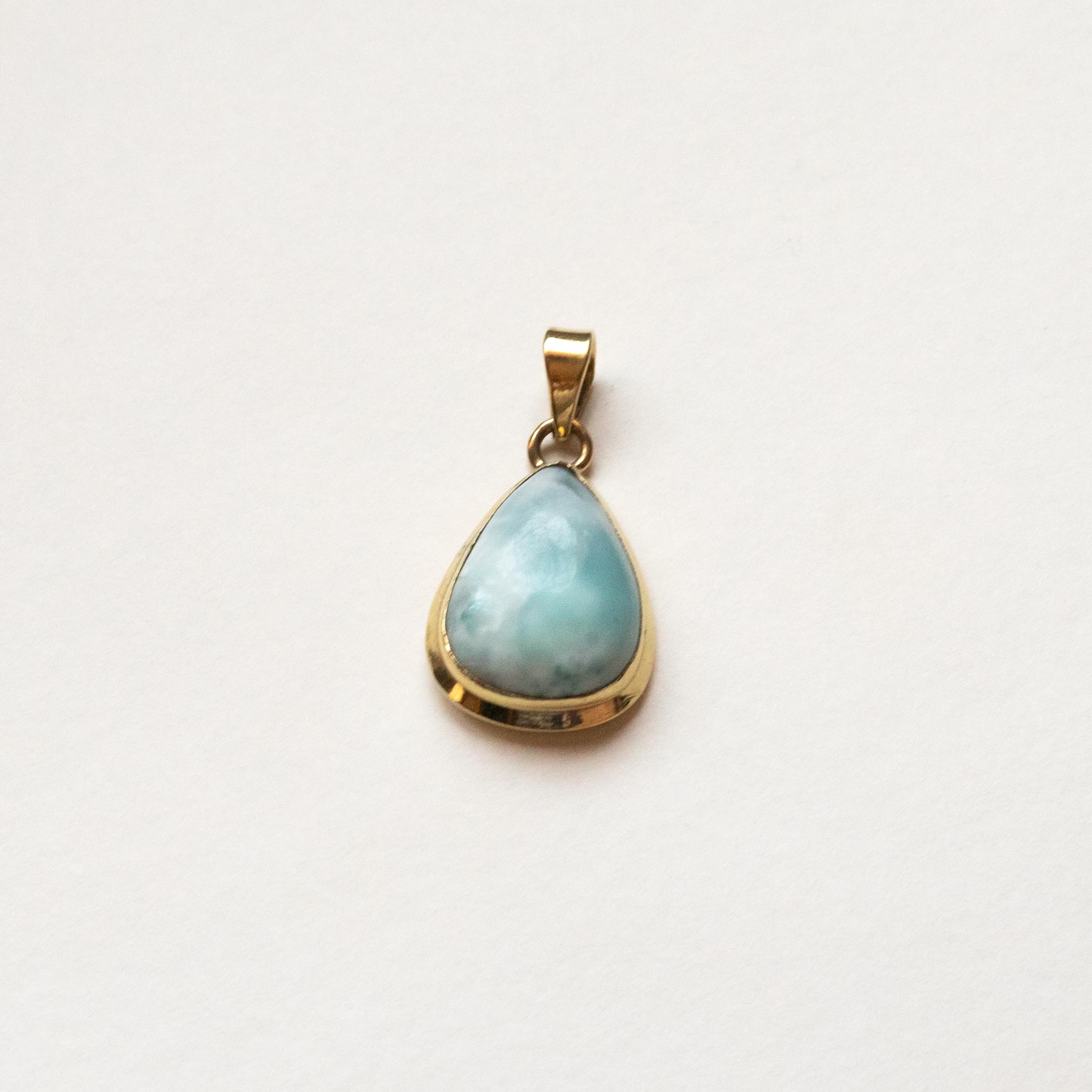 charm dorado larimar 
