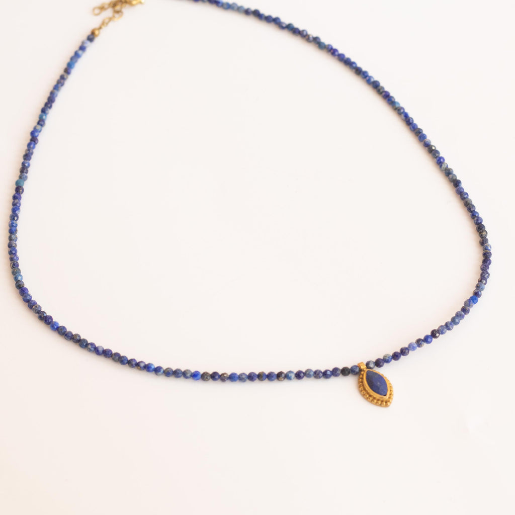 collar lapislázuli