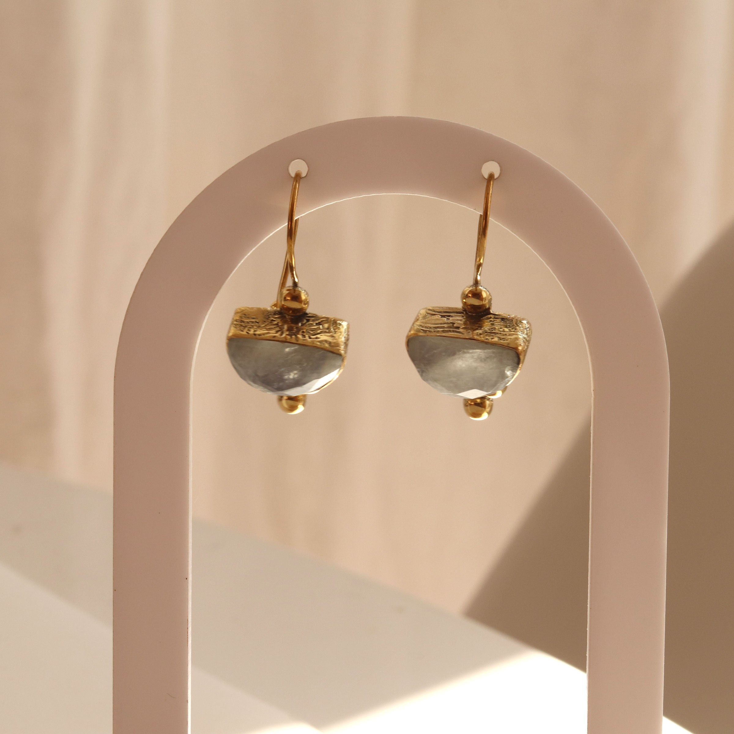 pendientes afrodita piedra lunar 