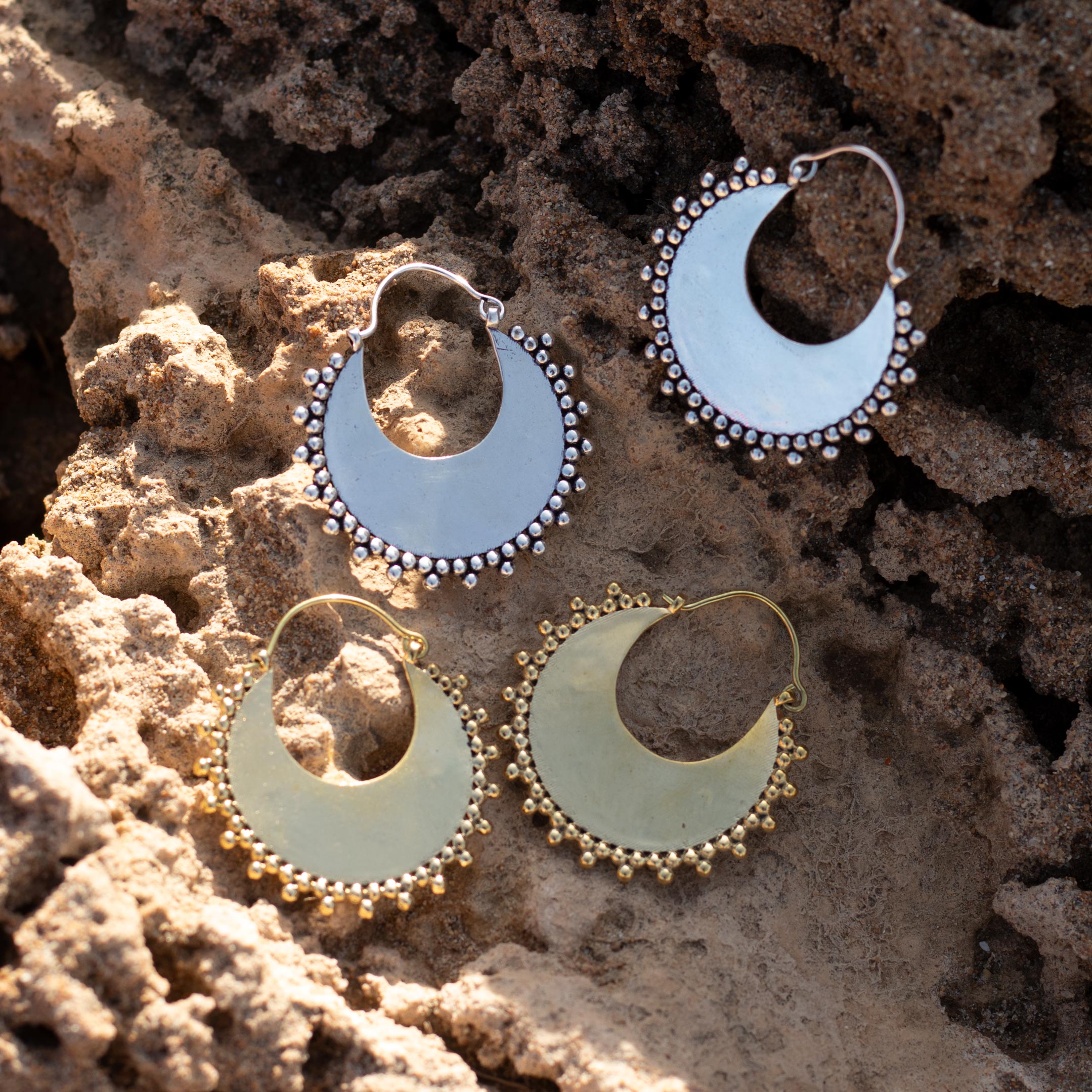 pendientes aro Nara en dorado y plateado