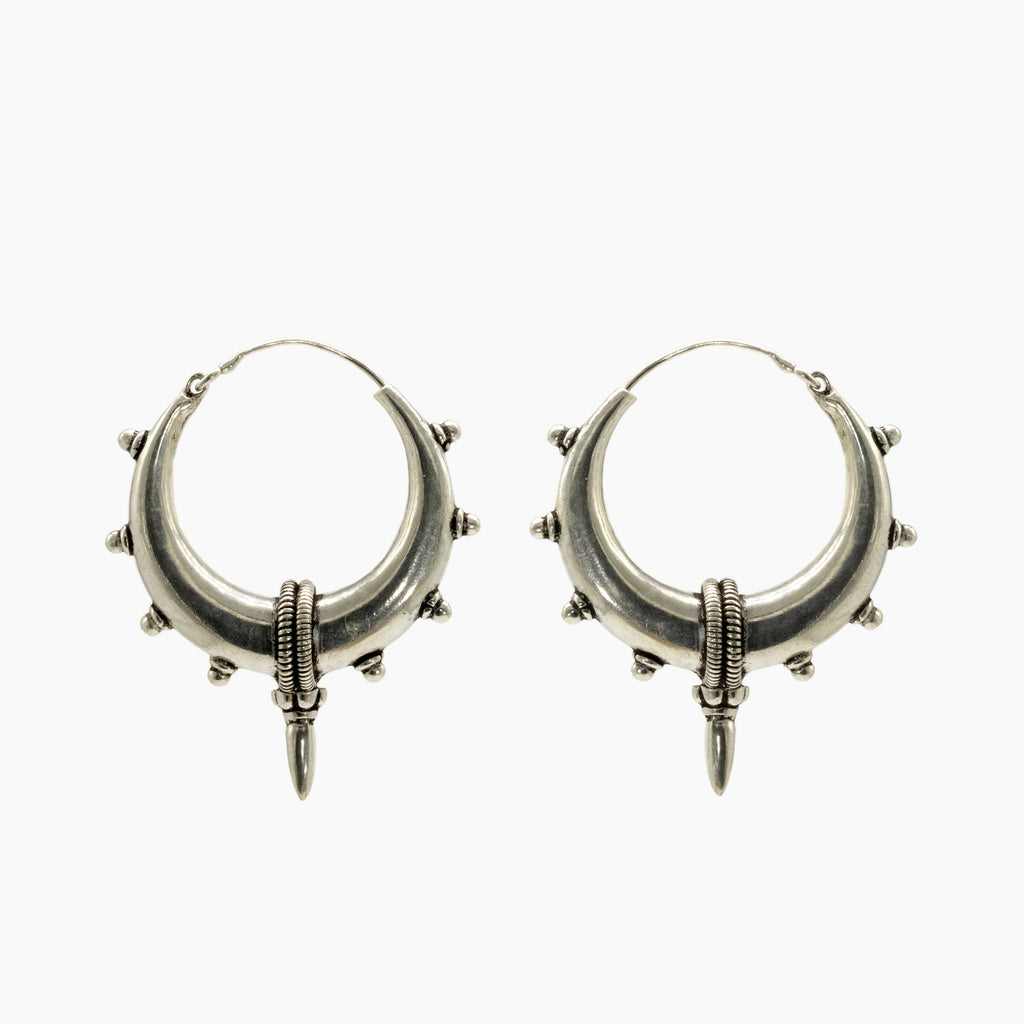 pendientes aro spike L fondo blanco