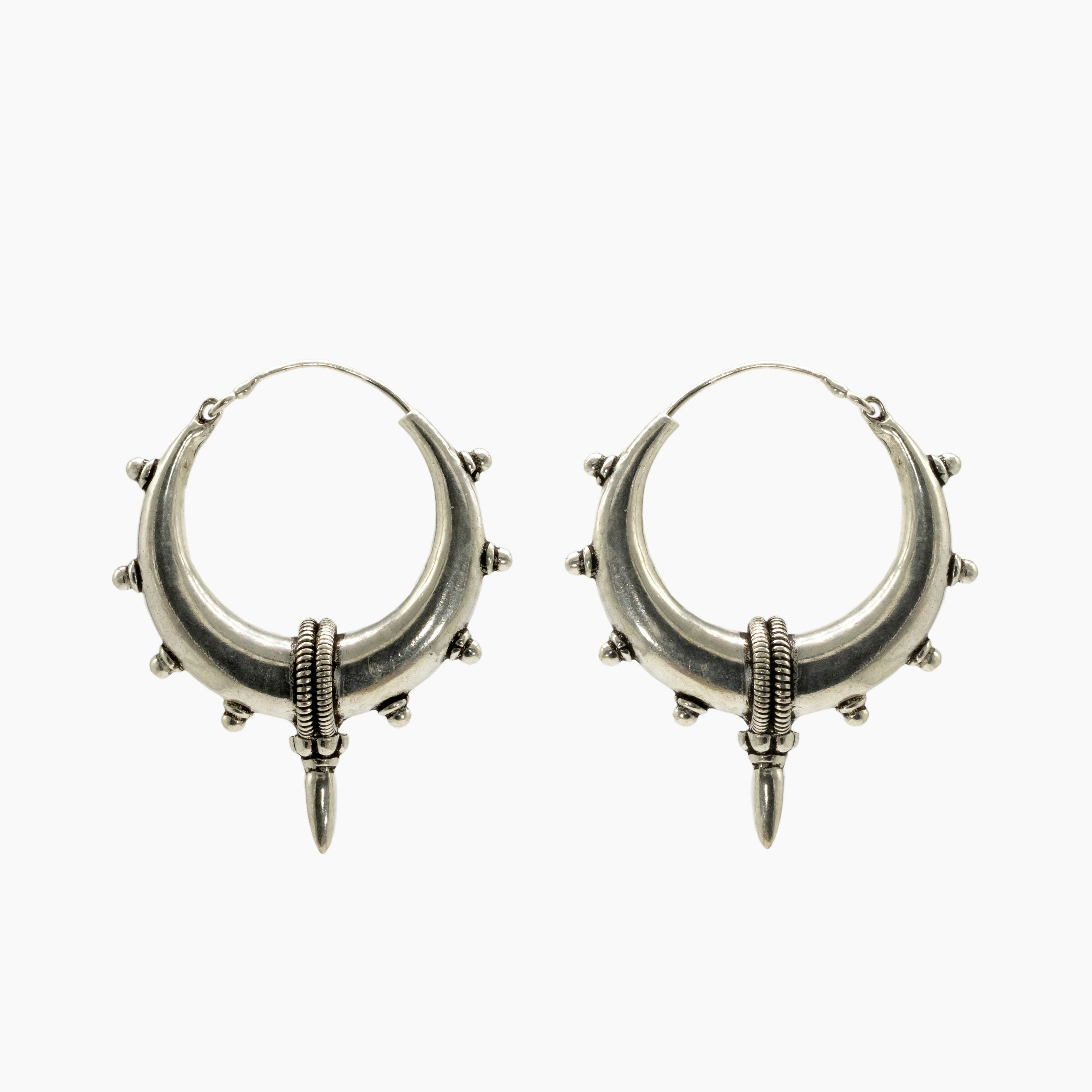 pendientes aro spike L fondo blanco