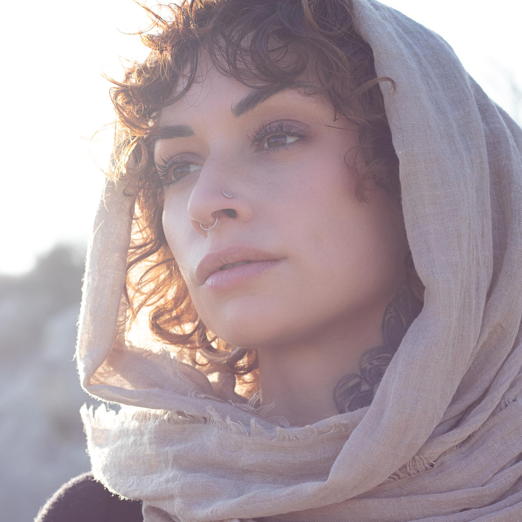 modelo con echo septum piercing