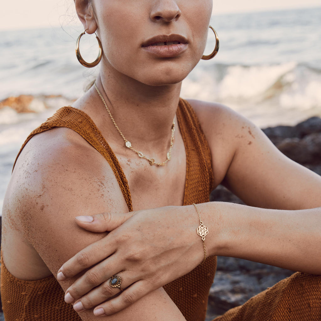 collares pulsera flor de la vida oro  y colgante chakras