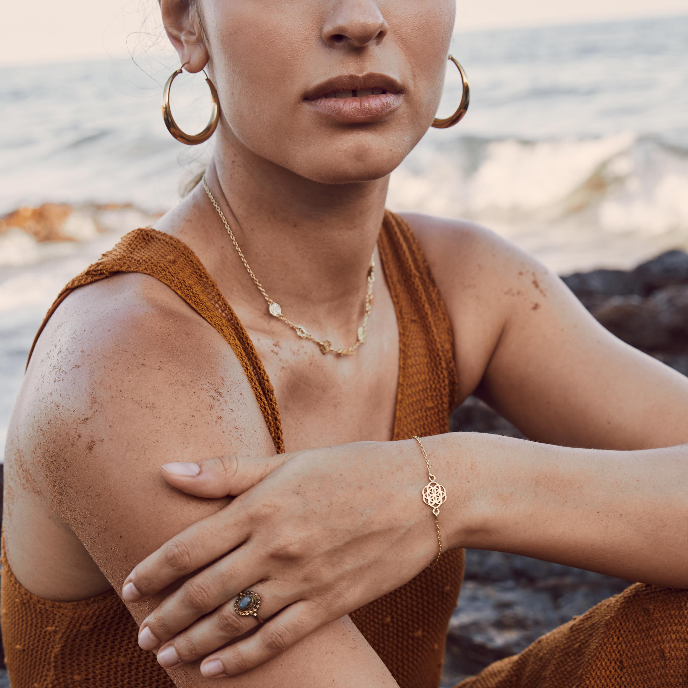 collares pulsera flor de la vida oro  y colgante chakras