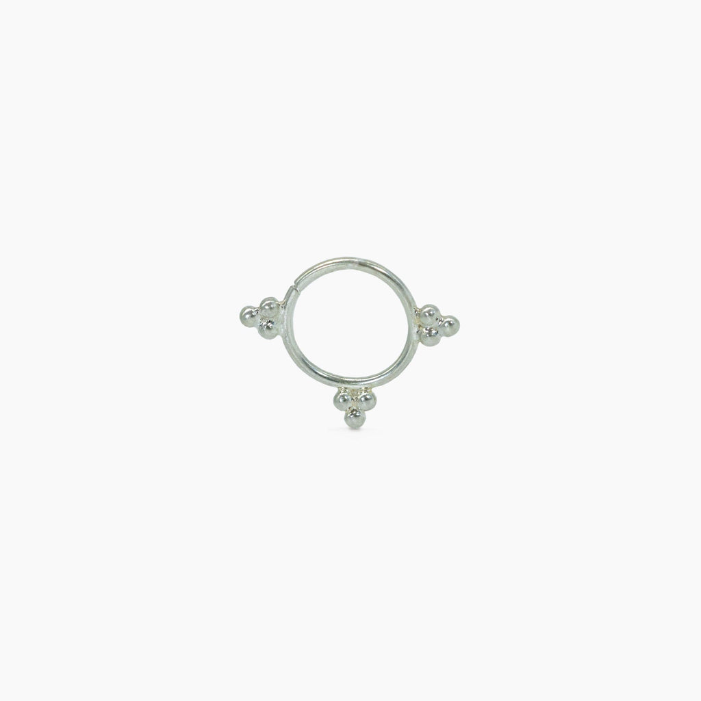 Sun septum piercing fondo blanco