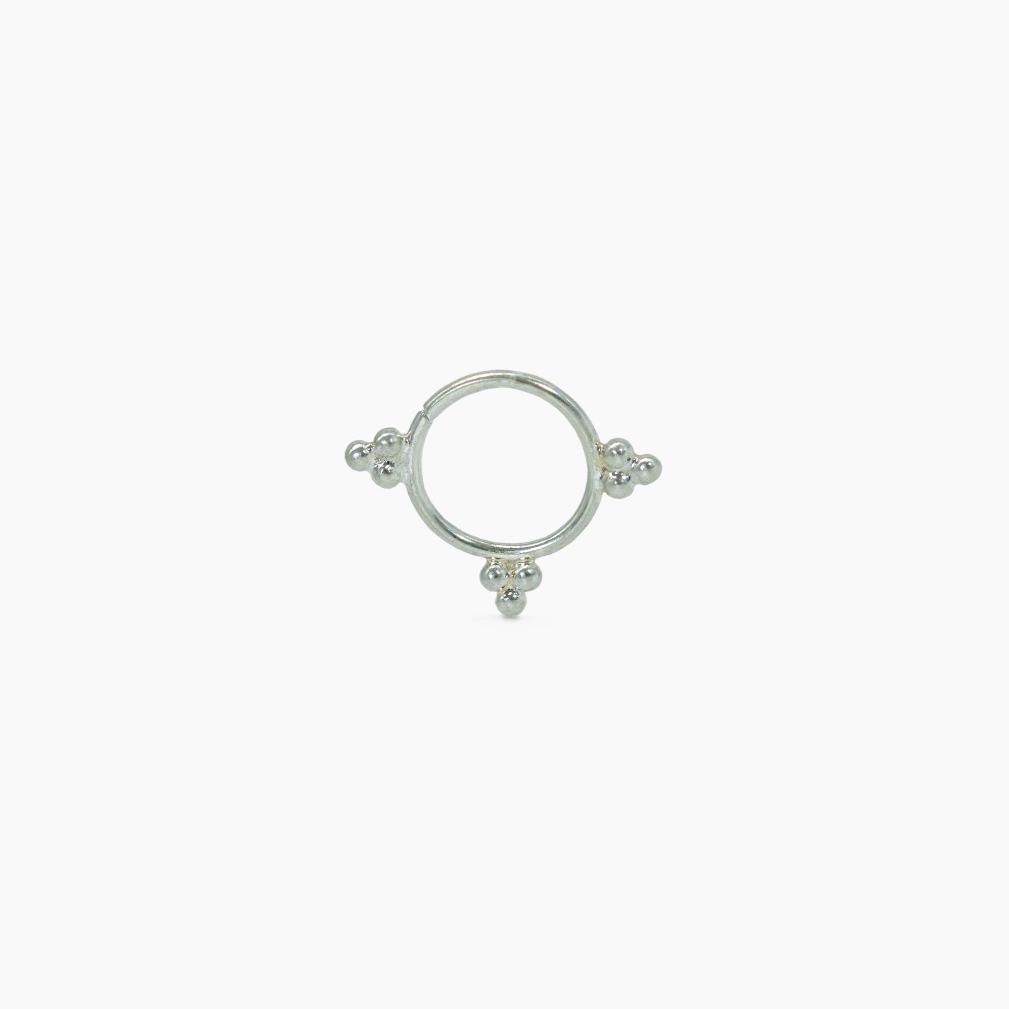 Sun septum piercing fondo blanco